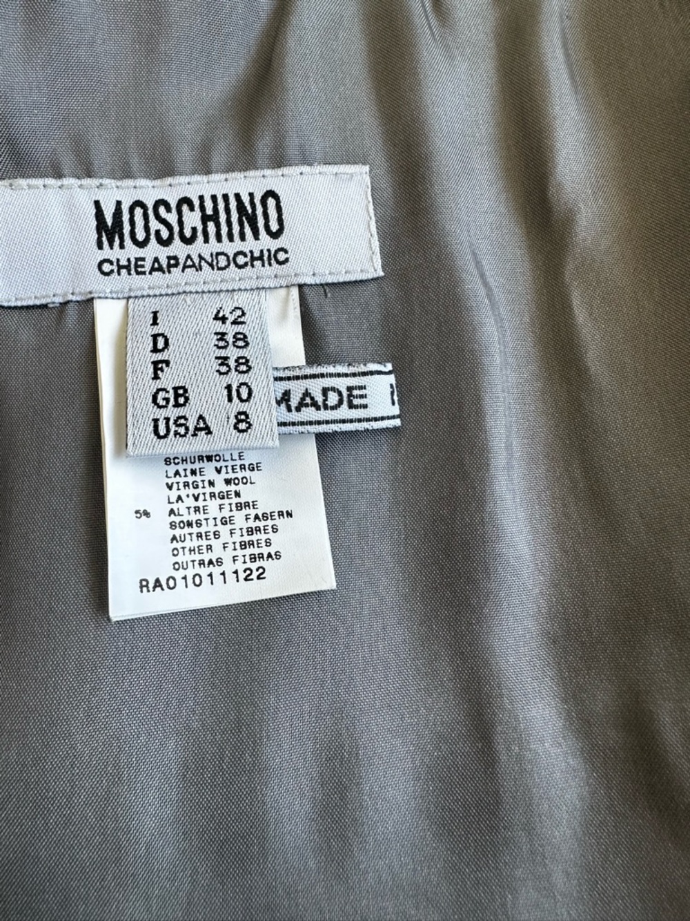Chic Vintage Moschino Gray Plaid Skirt with White Trim and Gingham Accents - Picture 5 of 6